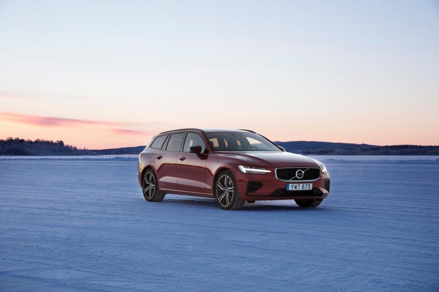  Volvo V60 T8 R-Design 2018 года  (WW) (фото 19 из 19)